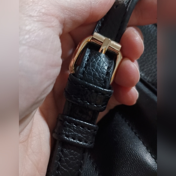 Steve Madden Black and Gold Crossbody Bag with Chain Strap - Picture 4 of 8